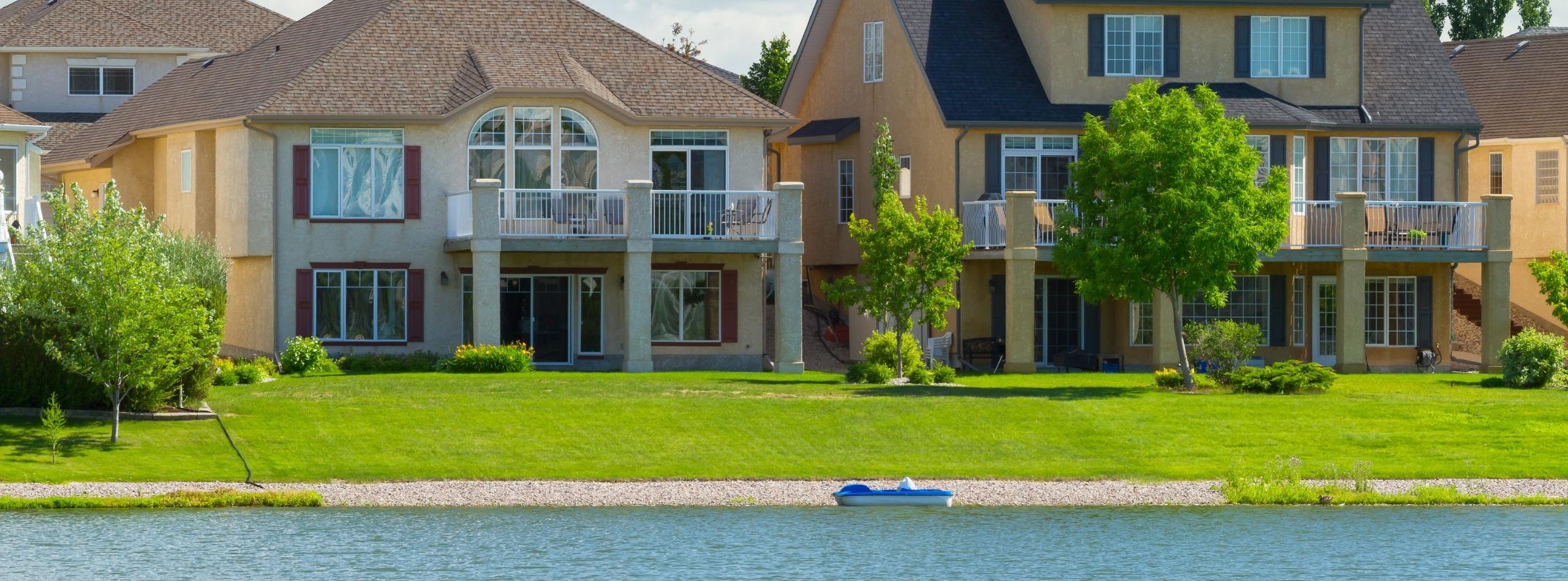 Homes along a Manitoba lakefront, supporting home insurance coverage for local property owners.